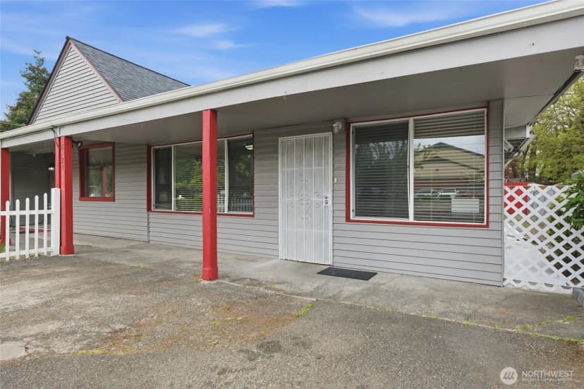 Property photo for 6323 100th Street Sw, Lakewood photo 6
