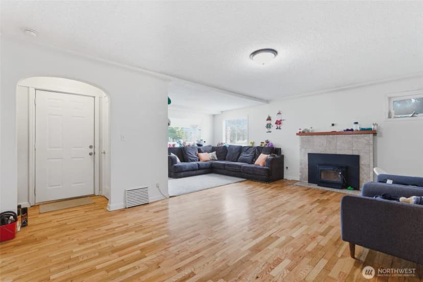 Property photo for 6323 100th Street Sw, Lakewood photo 11