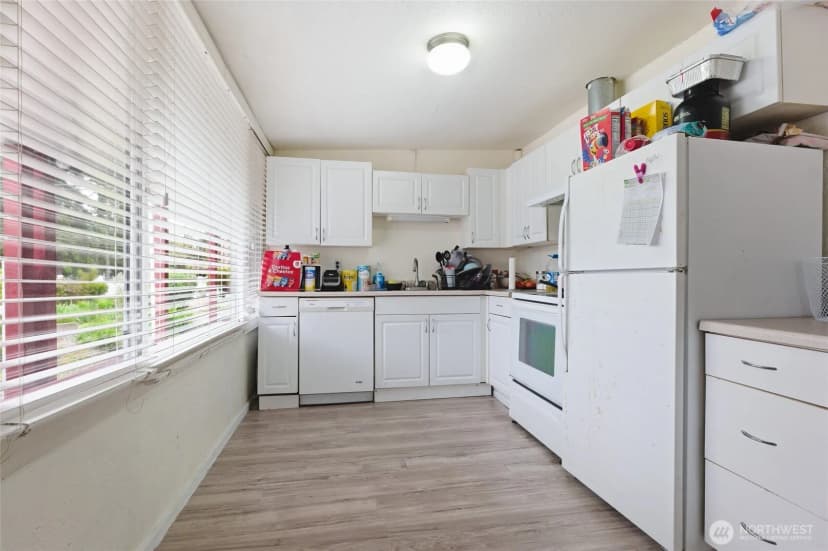 Property photo for 6323 100th Street Sw, Lakewood photo 17
