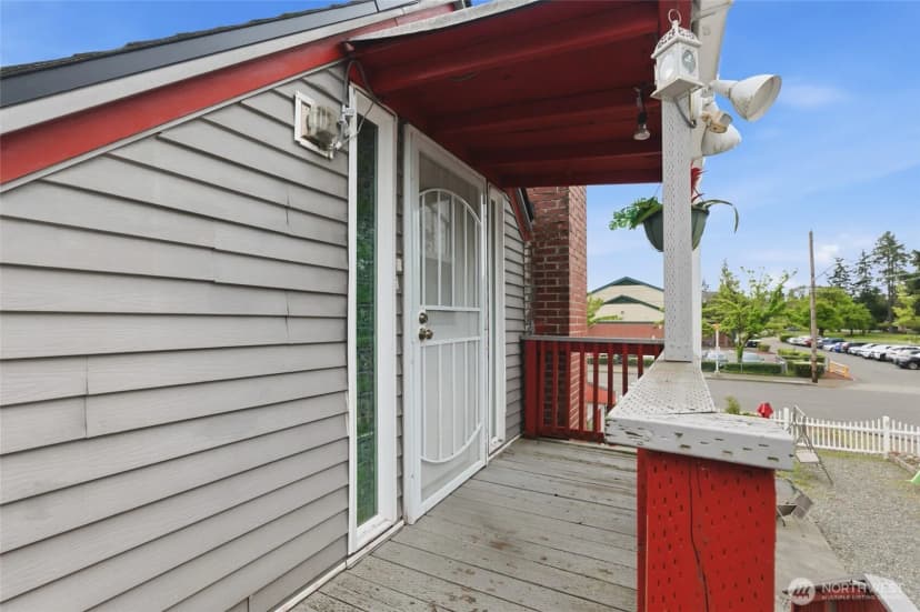 Property photo for 6323 100th Street Sw, Lakewood photo 32