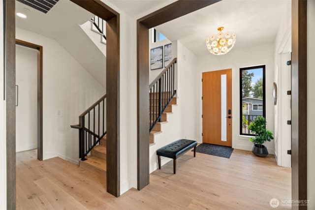 Property photo for 11224 Ne 91st Street, Kirkland photo 4