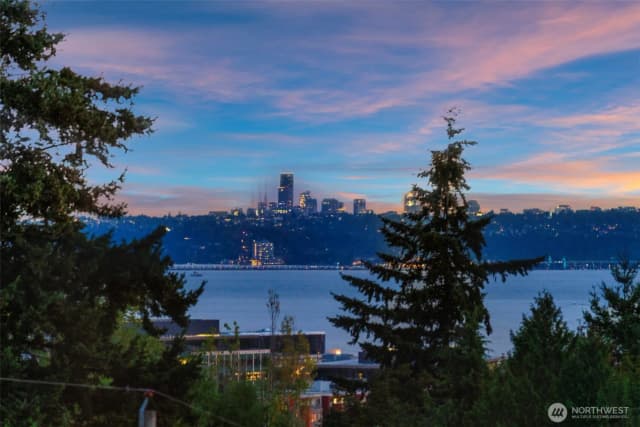 Property photo for 11224 Ne 91st Street, Kirkland photo 2
