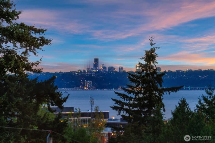 Property photo for 11224 Ne 91st Street, Kirkland photo 2