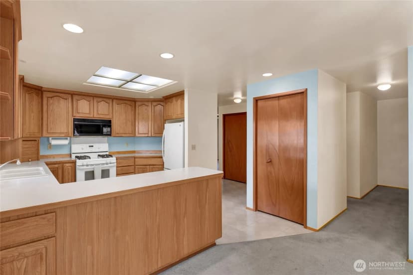 Property photo for 13176 Avon Allen Road, Mount Vernon photo 17