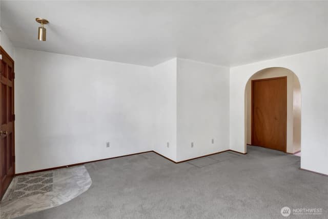 Property photo for 13176 Avon Allen Road, Mount Vernon photo 5