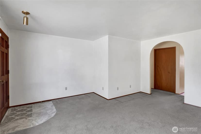 Property photo for 13176 Avon Allen Road, Mount Vernon photo 5