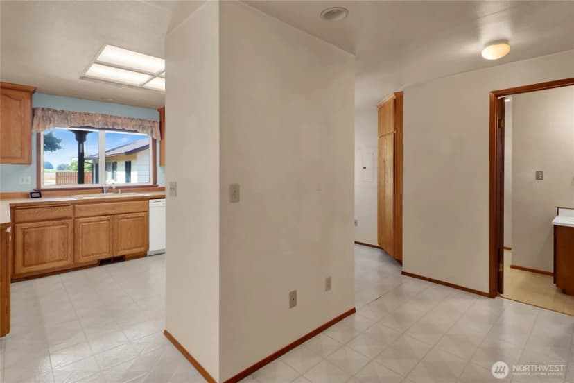 Property photo for 13176 Avon Allen Road, Mount Vernon photo 8