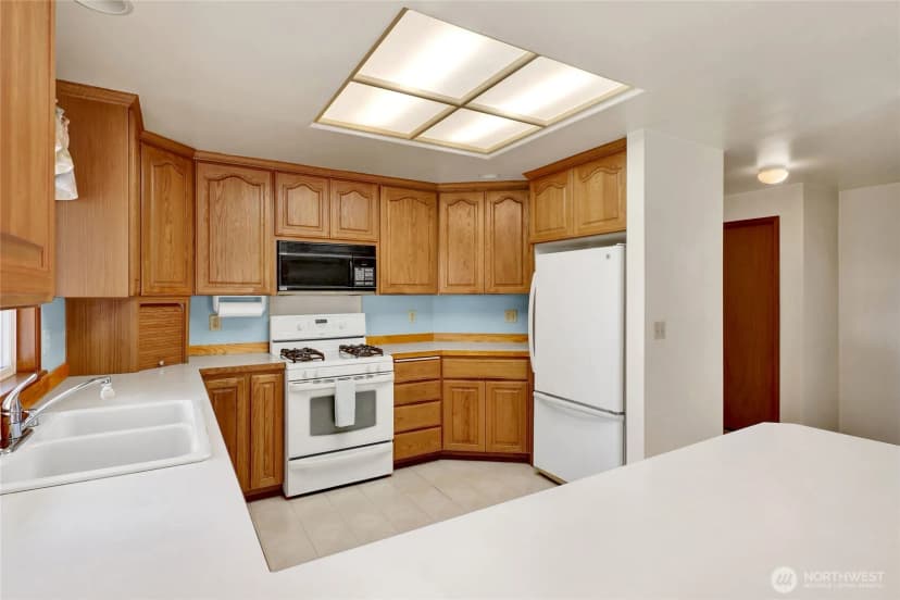 Property photo for 13176 Avon Allen Road, Mount Vernon photo 13