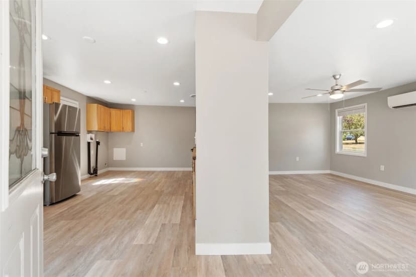 Property photo for 451 N 4th Street, Toledo photo 6