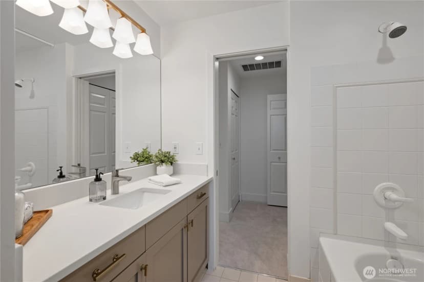 Property photo for 3648 Francis Avenue N #d, Seattle photo 21