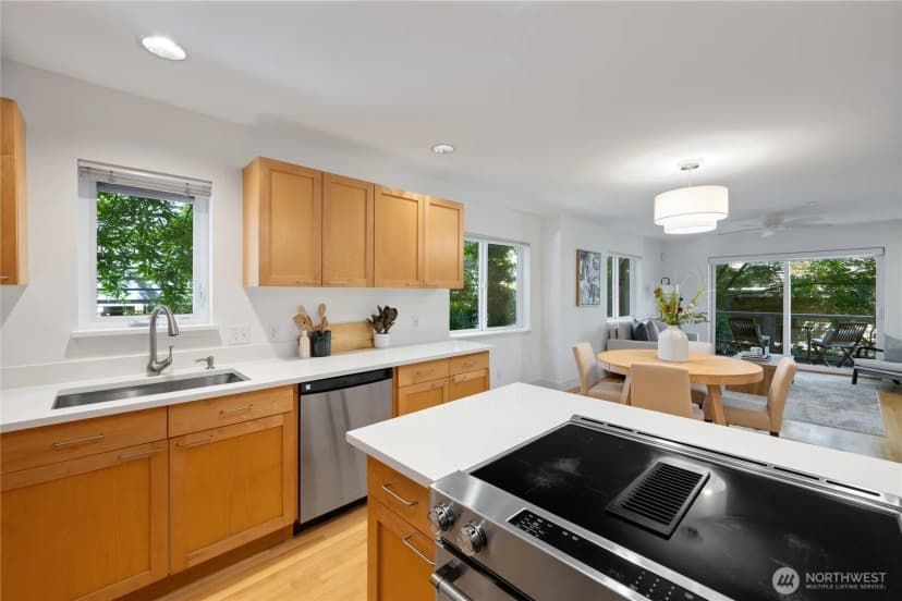 Property photo for 3648 Francis Avenue N #d, Seattle photo 13