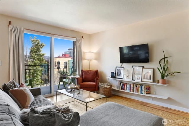 Property photo for 610 Aloha Street #302, Seattle photo 4
