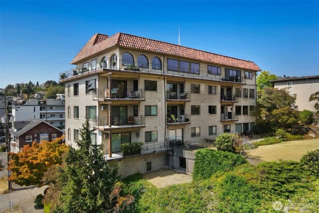 Property photo for 610 Aloha Street #302, Seattle photo 3