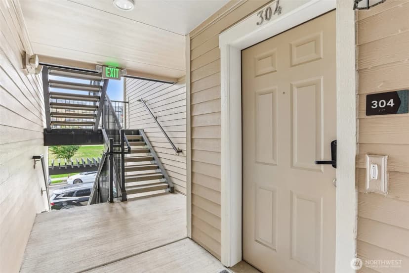 Property photo for 921 Westridge Way Ne #304, Issaquah photo 4