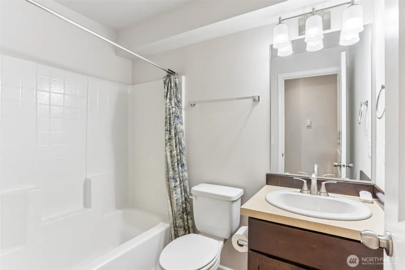 Property photo for 921 Westridge Way Ne #304, Issaquah photo 6