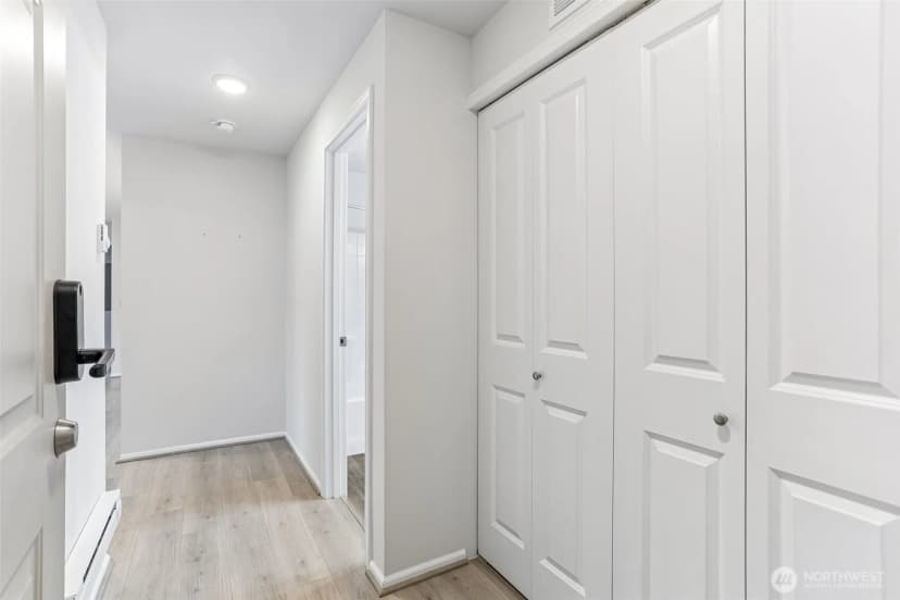 Property photo for 921 Westridge Way Ne #304, Issaquah photo 5