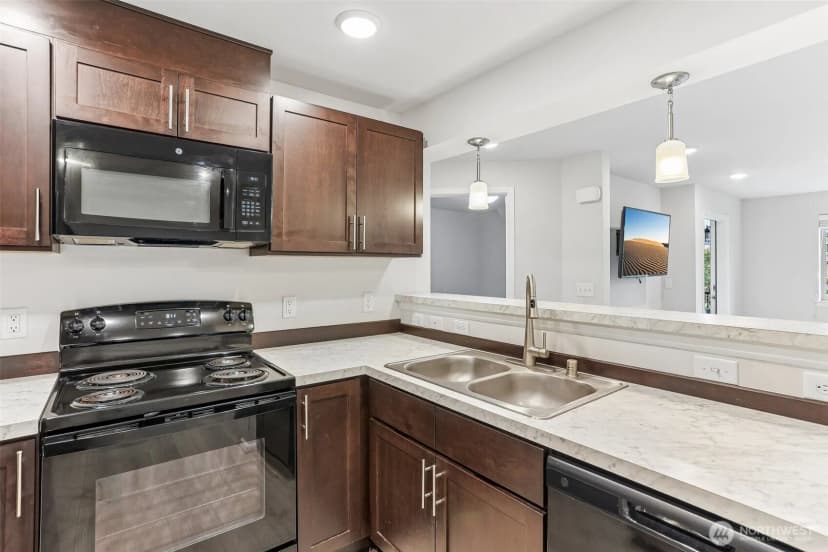 Property photo for 921 Westridge Way Ne #304, Issaquah photo 11