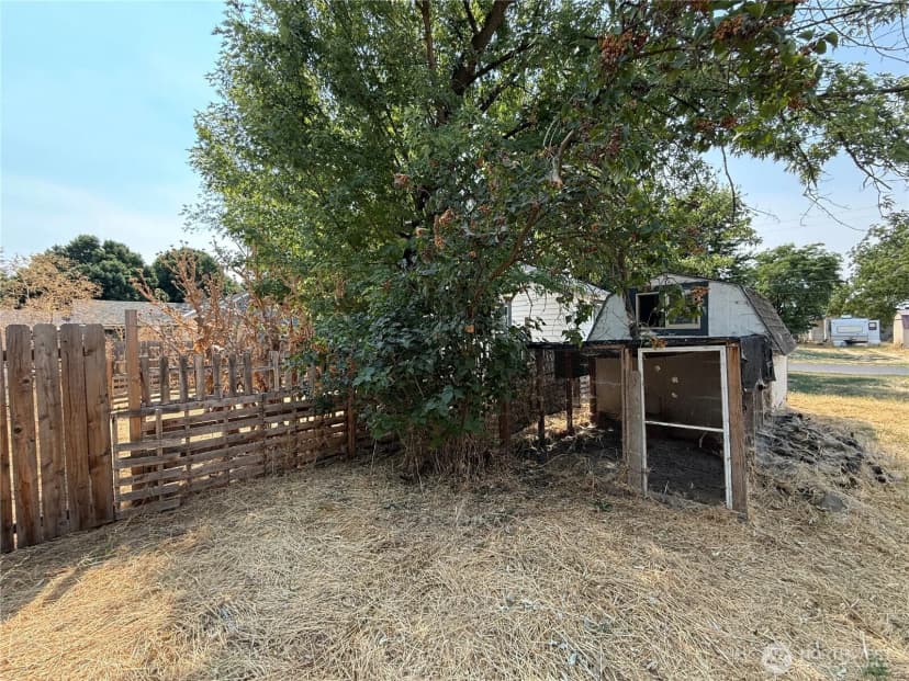Property photo for 115 W 2nd Street, Waitsburg photo 17