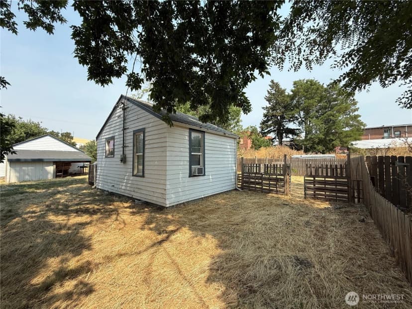 Property photo for 115 W 2nd Street, Waitsburg photo 21