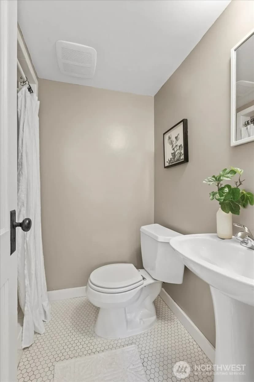 Property photo for 10037 15th Avenue Nw, Seattle photo 24