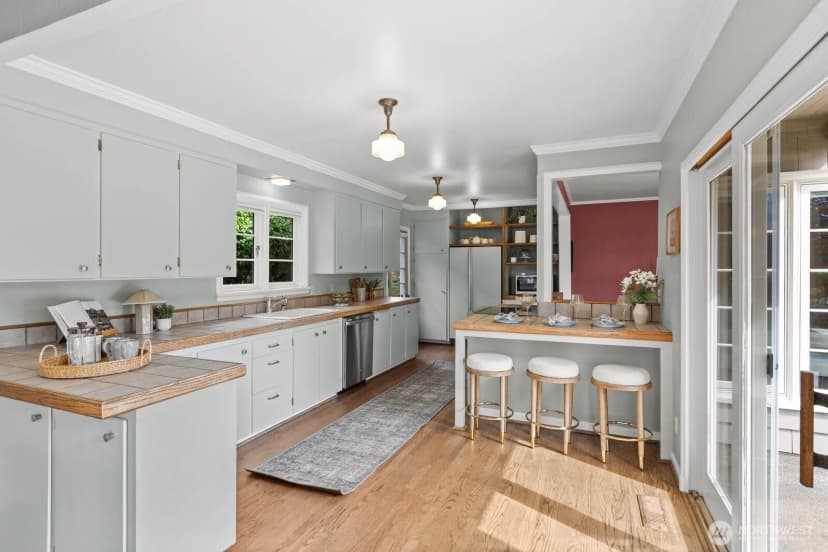 Property photo for 10037 15th Avenue Nw, Seattle photo 10