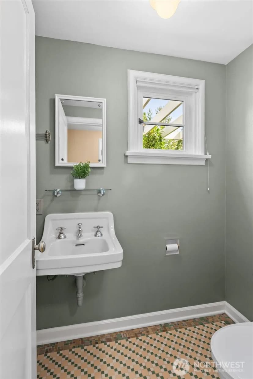 Property photo for 10037 15th Avenue Nw, Seattle photo 13