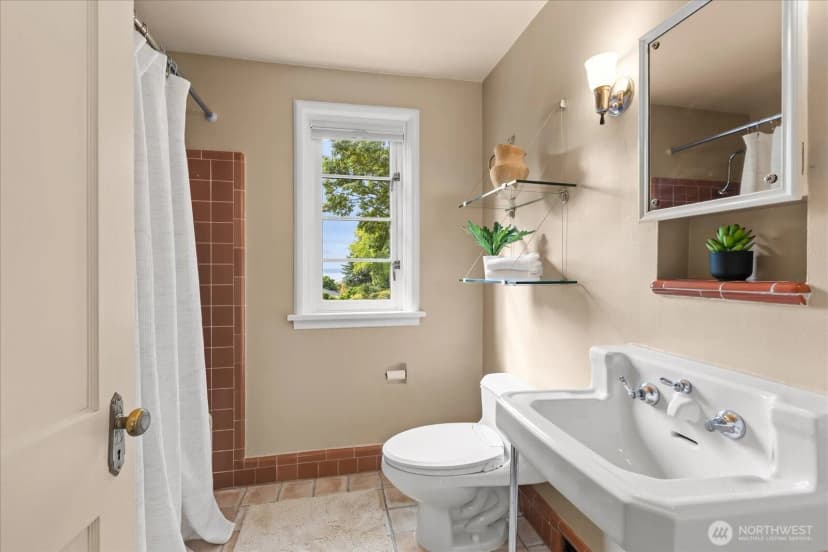 Property photo for 10037 15th Avenue Nw, Seattle photo 21