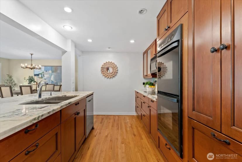 Property photo for 12116 Shorewood Drive Sw, Burien photo 14