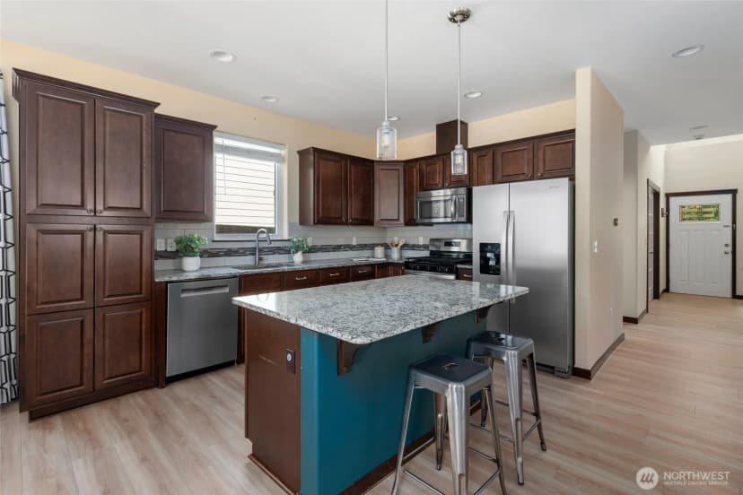 Property photo for 1873 Sw Downfield Way, Oak Harbor photo 10