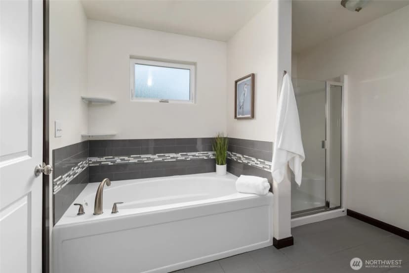 Property photo for 1873 Sw Downfield Way, Oak Harbor photo 26