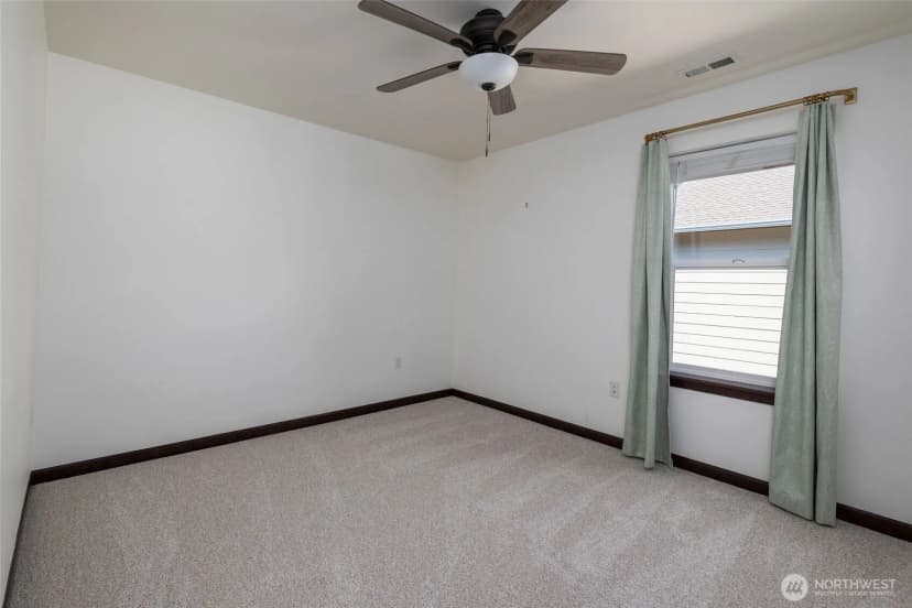 Property photo for 1873 Sw Downfield Way, Oak Harbor photo 32