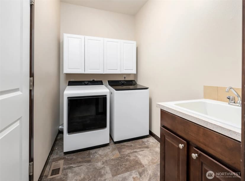 Property photo for 1873 Sw Downfield Way, Oak Harbor photo 18