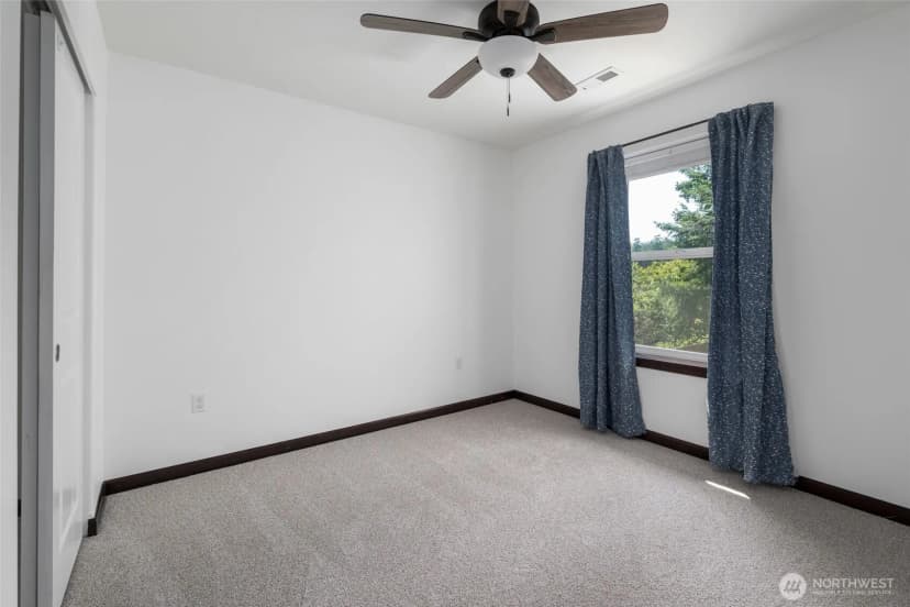 Property photo for 1873 Sw Downfield Way, Oak Harbor photo 36