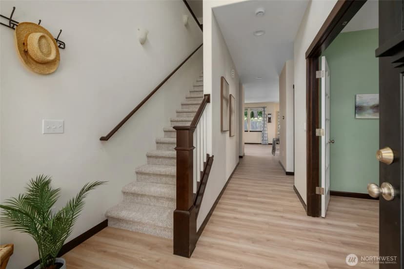 Property photo for 1873 Sw Downfield Way, Oak Harbor photo 6