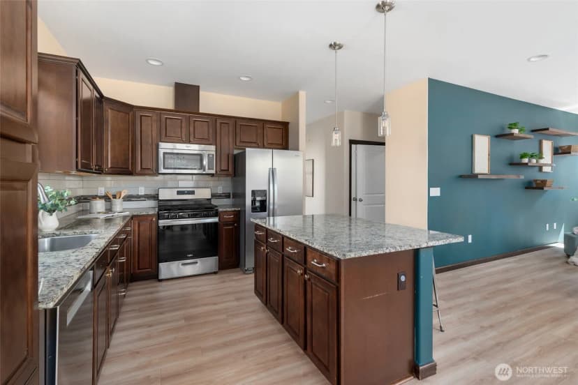 Property photo for 1873 Sw Downfield Way, Oak Harbor photo 11