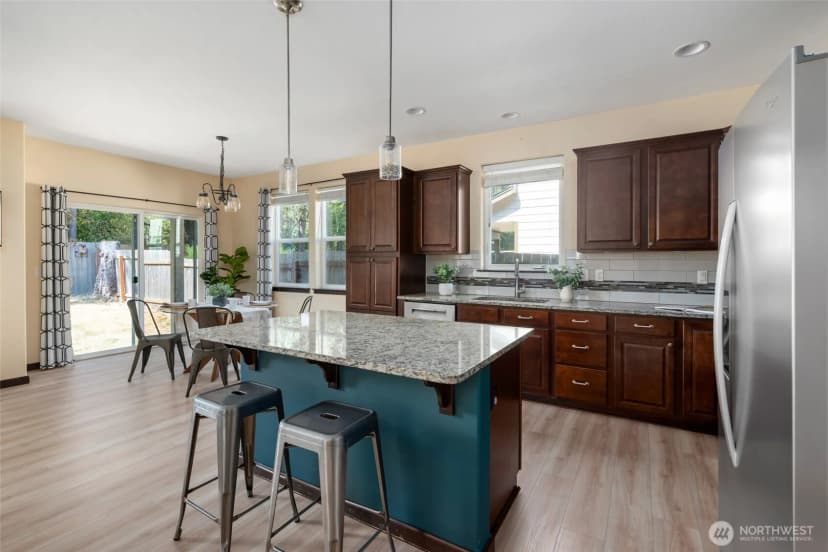 Property photo for 1873 Sw Downfield Way, Oak Harbor photo 9