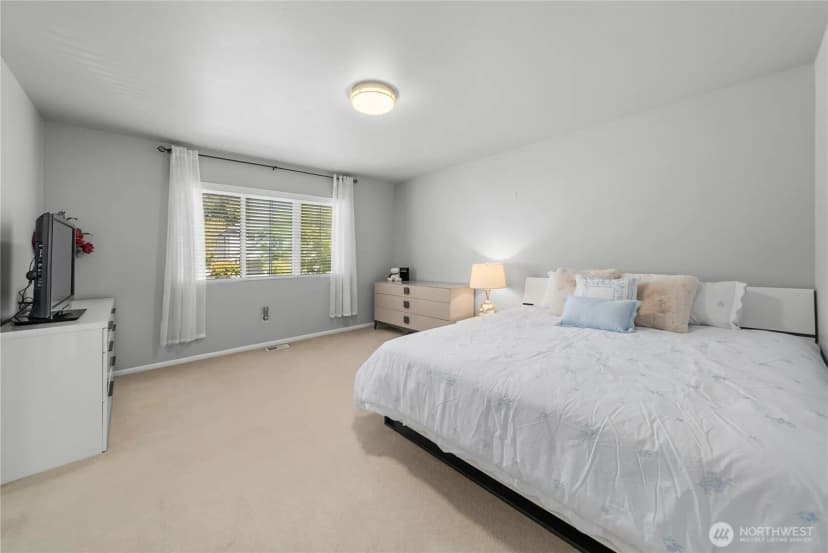Property photo for 16901 Woodside Drive Se, Renton photo 14