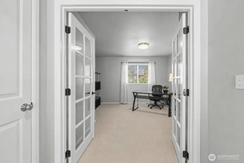 Property photo for 16901 Woodside Drive Se, Renton photo 11