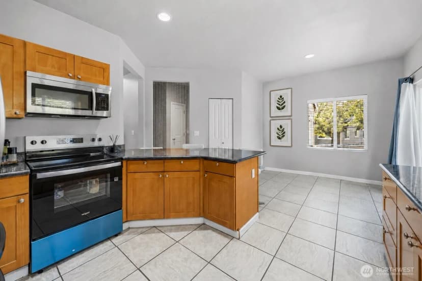 Property photo for 16901 Woodside Drive Se, Renton photo 9