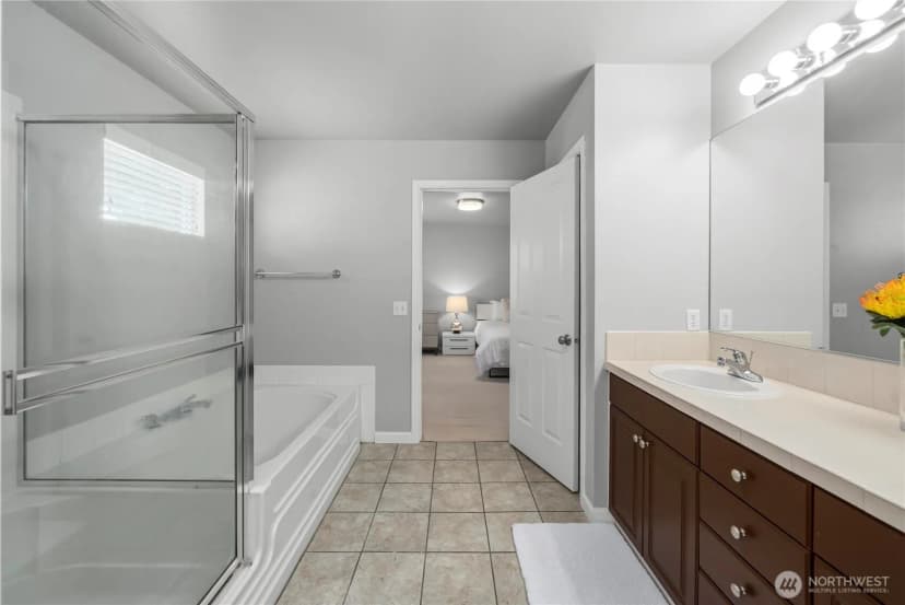 Property photo for 16901 Woodside Drive Se, Renton photo 12