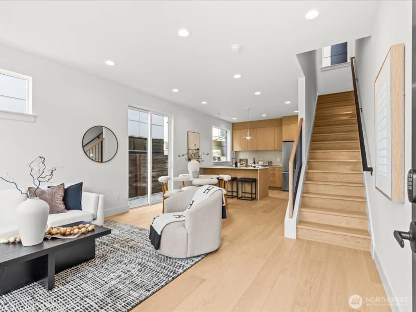 Property photo for 4326 Woodlawn Avenue N #b, Seattle photo 7