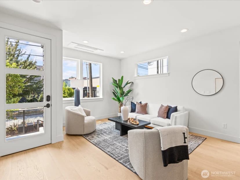 Property photo for 4326 Woodlawn Avenue N #b, Seattle photo 6