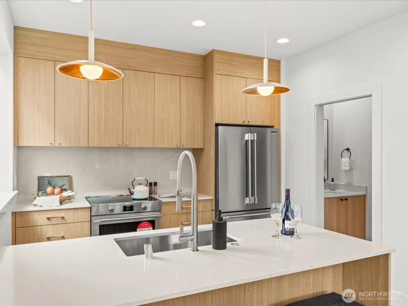 Property photo for 4326 Woodlawn Avenue N #b, Seattle photo 11