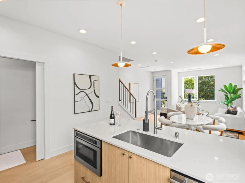 Property photo for 4326 Woodlawn Avenue N #b, Seattle photo 13