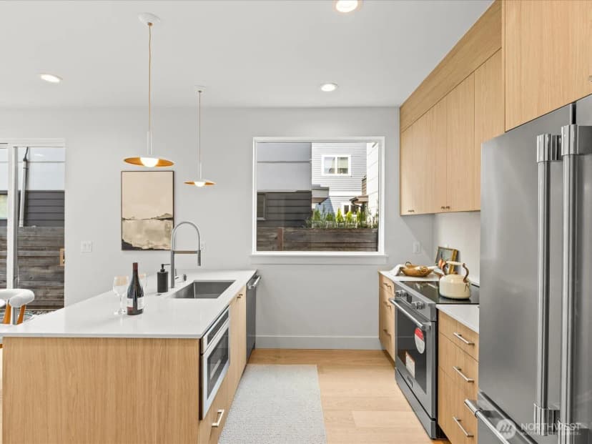 Property photo for 4326 Woodlawn Avenue N #b, Seattle photo 12