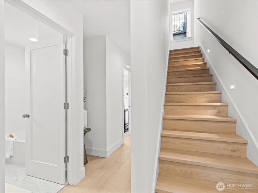 Property photo for 4326 Woodlawn Avenue N #b, Seattle photo 24