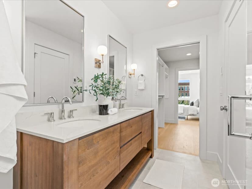 Property photo for 4326 Woodlawn Avenue N #b, Seattle photo 20