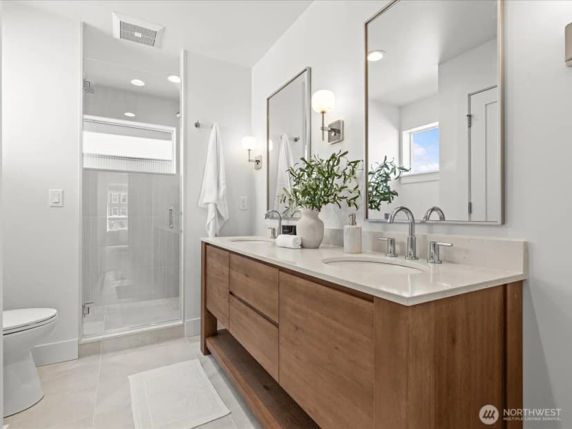 Property photo for 4326 Woodlawn Avenue N #b, Seattle photo 18