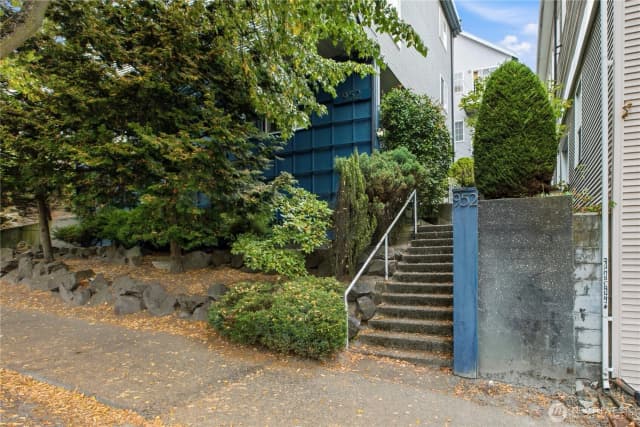 Property photo for 952 N 35th Street #102, Seattle photo 4