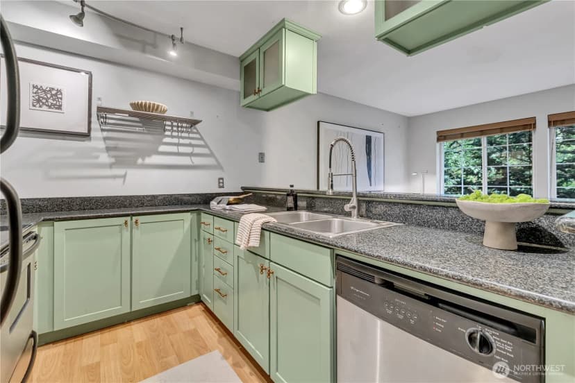 Property photo for 952 N 35th Street #102, Seattle photo 13